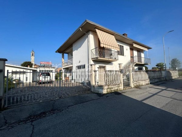 casa indipendente in vendita a Pieve Porto Morone