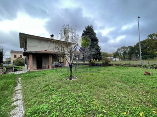 casa indipendente in vendita a Pieve Porto Morone