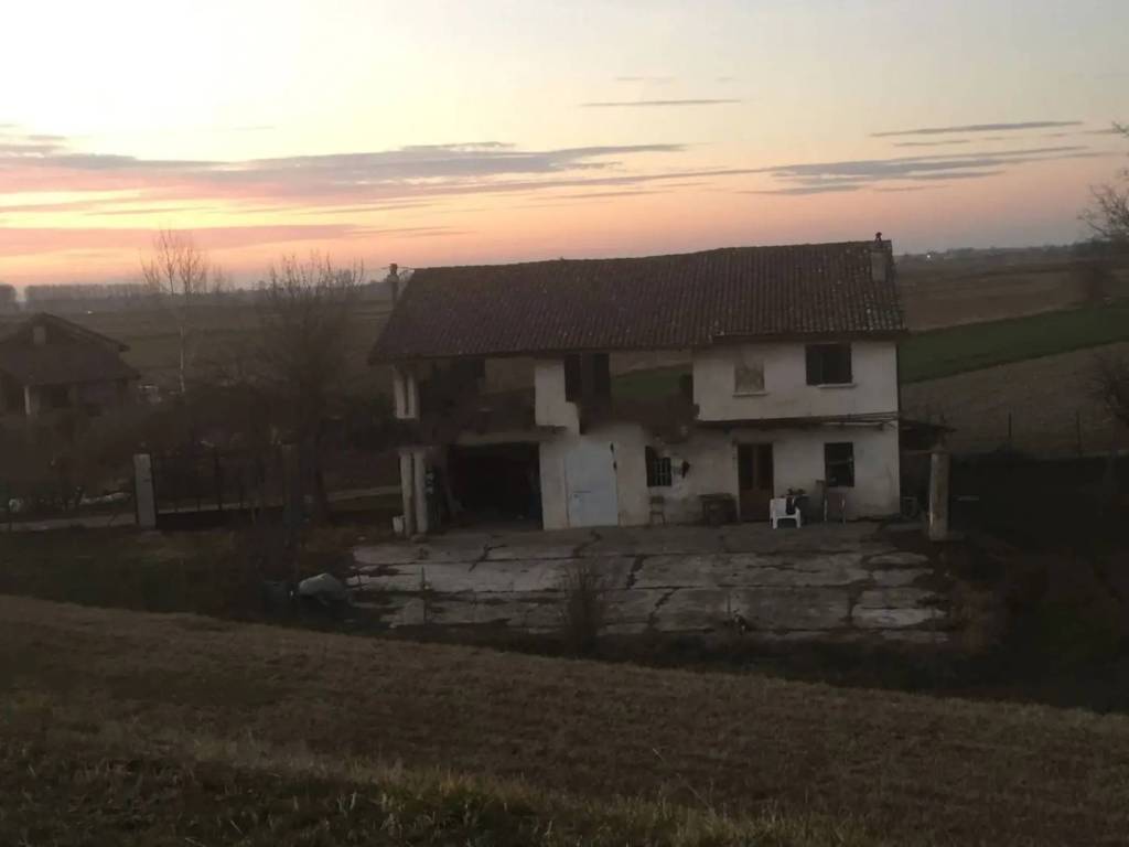 casa indipendente in vendita a Pieve Porto Morone