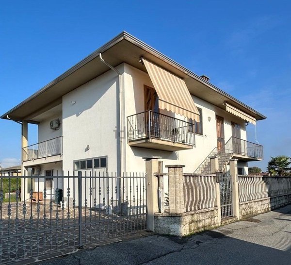 casa indipendente in vendita a Pieve Porto Morone