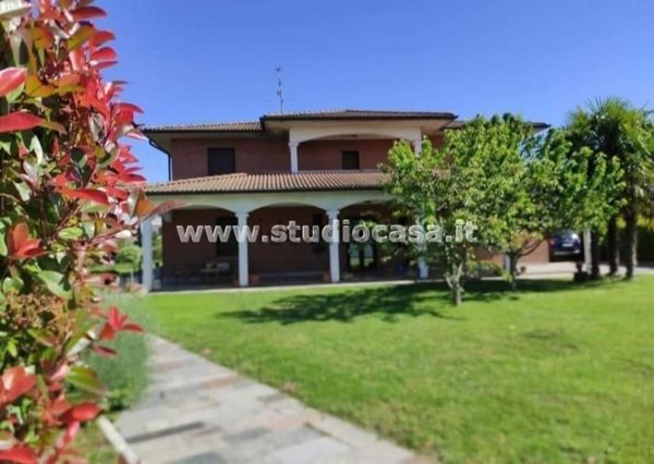 casa indipendente in vendita a Pieve Porto Morone