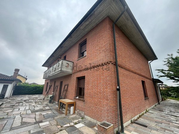 casa indipendente in vendita a Pieve Porto Morone