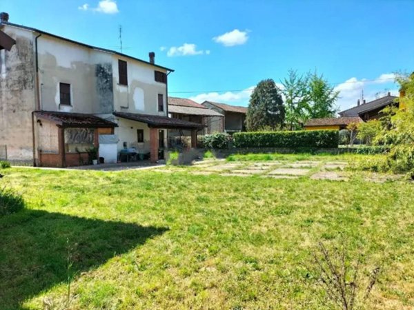 casa indipendente in vendita a Pieve Porto Morone in zona Sartorona