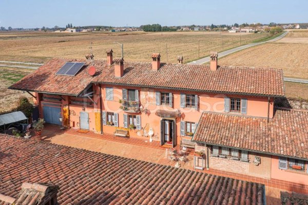 casa indipendente in vendita a Pieve Porto Morone