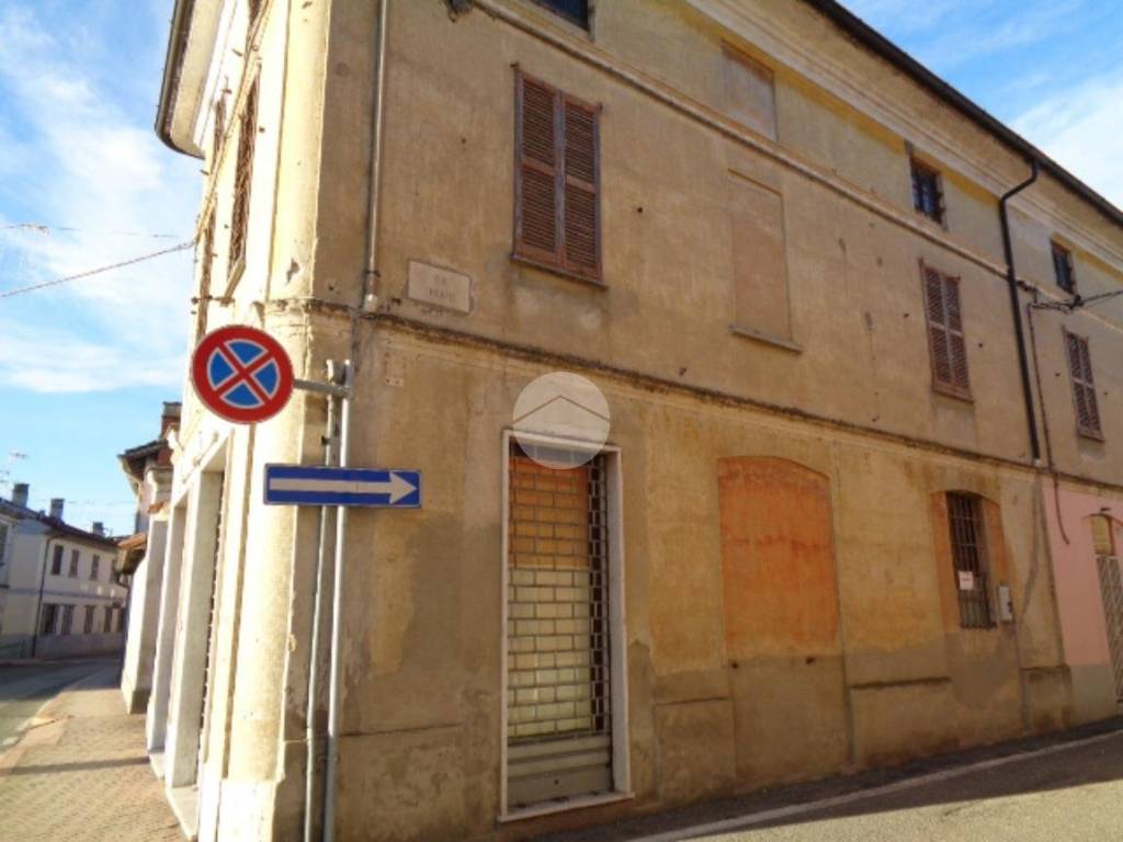 intera palazzina in vendita a Pieve Porto Morone