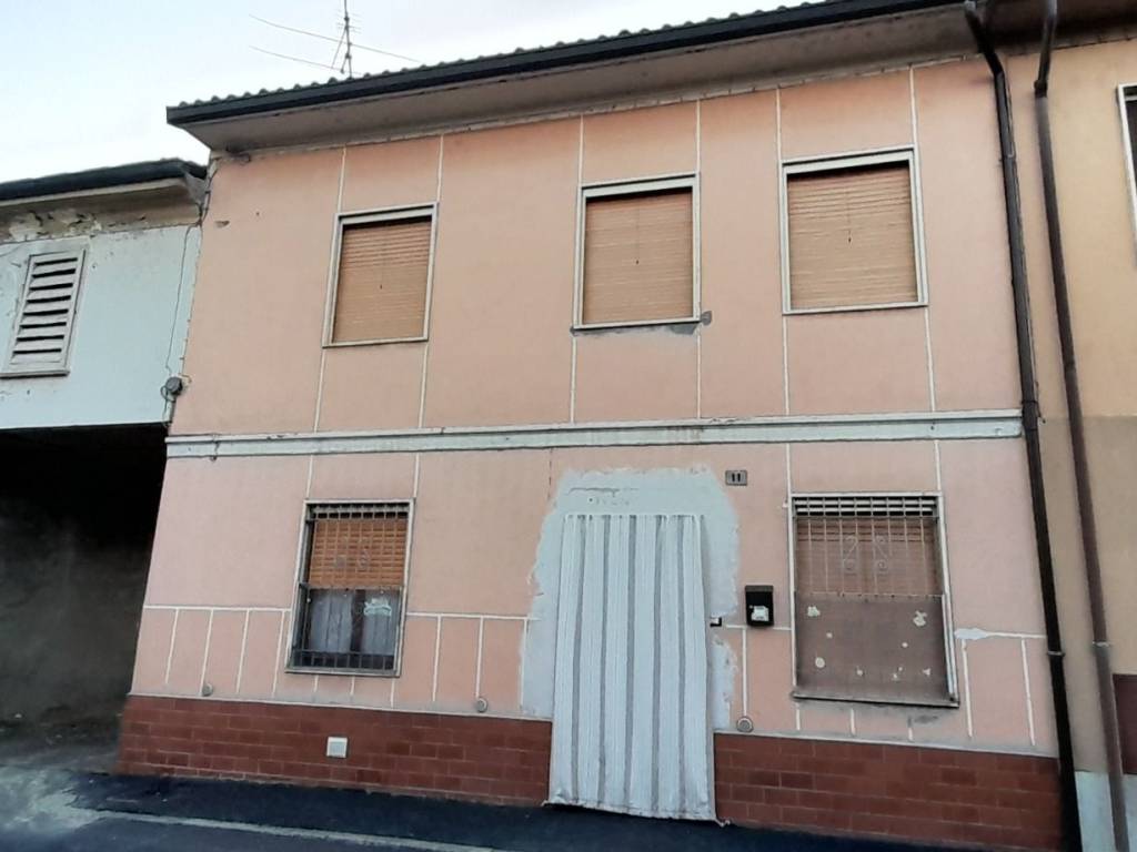 casa indipendente in vendita a Pieve Porto Morone