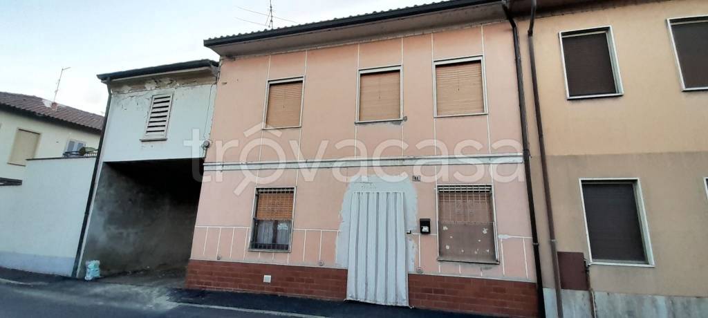 casa indipendente in vendita a Pieve Porto Morone