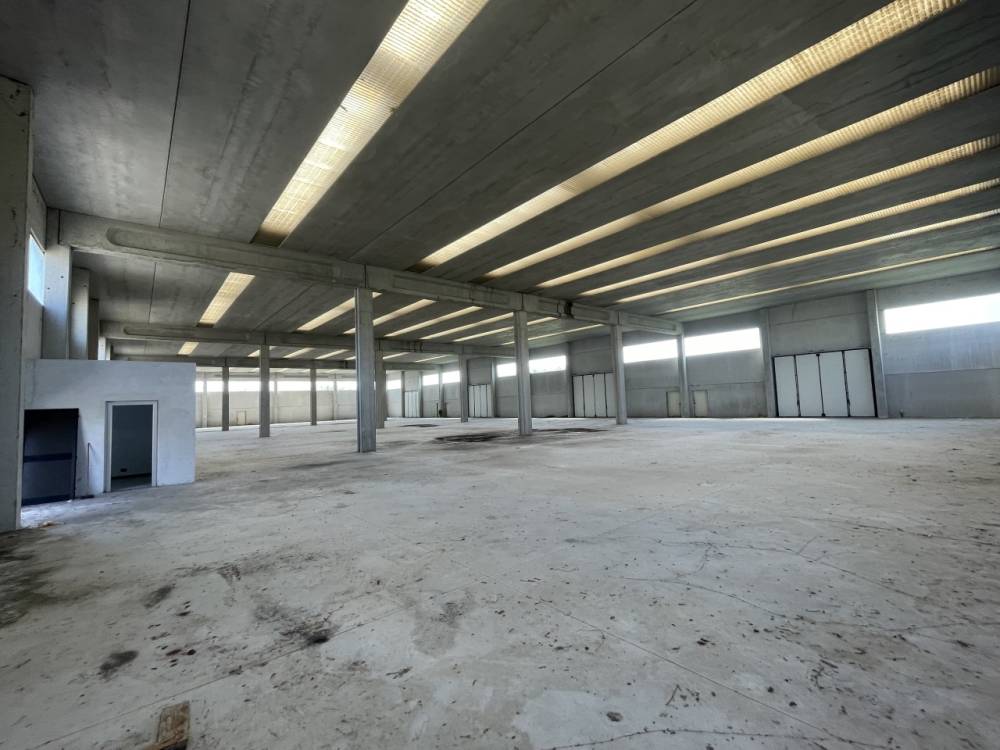 capannone in vendita a Pieve Porto Morone