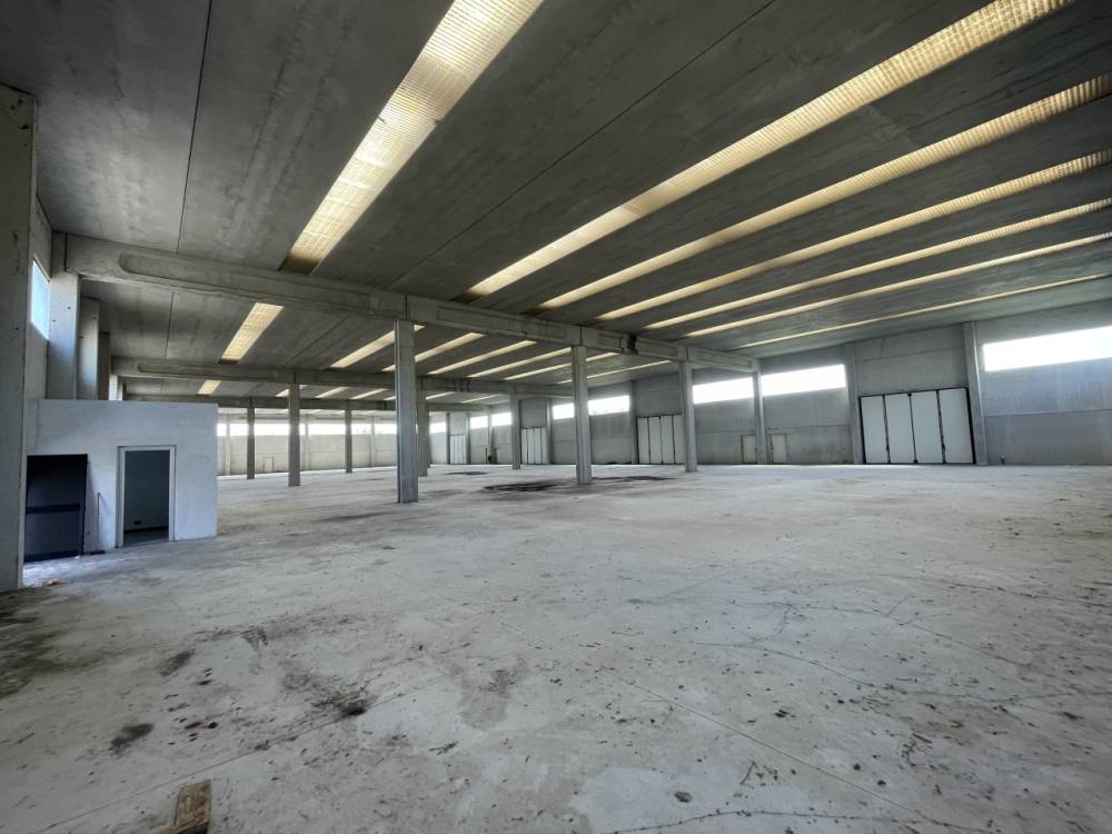 capannone in vendita a Pieve Porto Morone