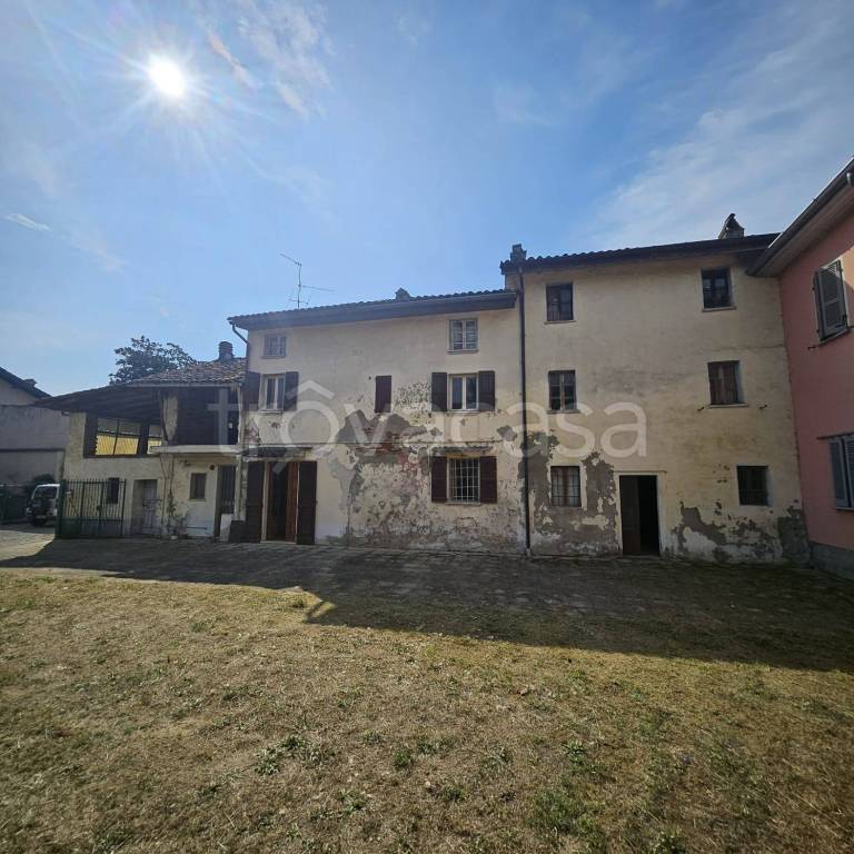 casa indipendente in vendita a Pieve Porto Morone in zona Casoni