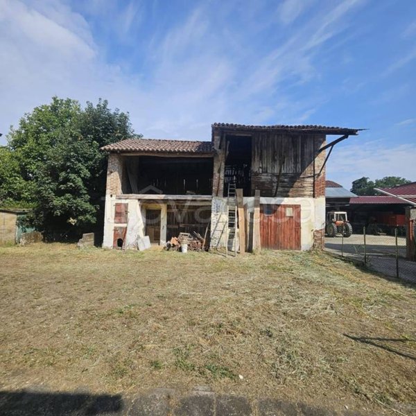 casa indipendente in vendita a Pieve Porto Morone in zona Casoni
