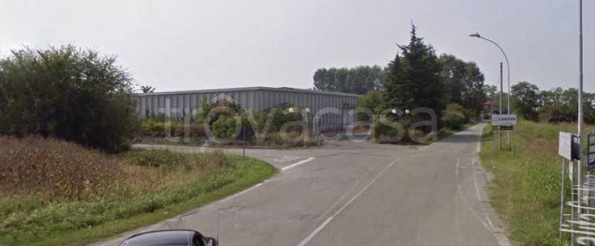 locale commerciale in vendita a Pieve Porto Morone