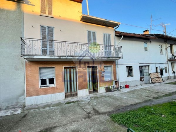 casa semindipendente in vendita a Pieve Porto Morone in zona Mezzano