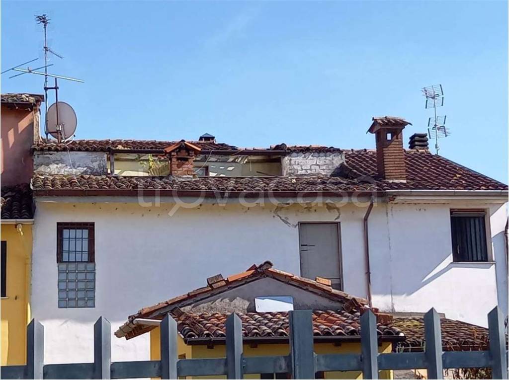 casa indipendente in vendita a Pieve Porto Morone