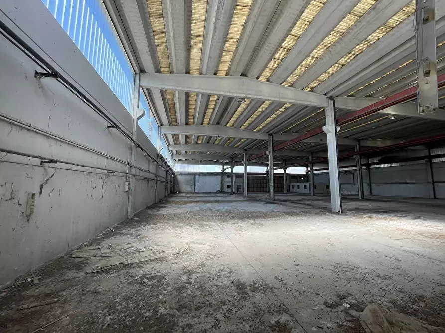 capannone in vendita a Pieve Porto Morone