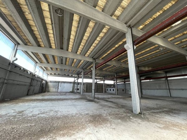 capannone in vendita a Pieve Porto Morone