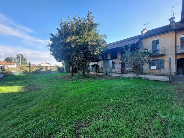 casale in vendita a Pieve Porto Morone