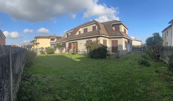 casa indipendente in vendita a Pieve Porto Morone