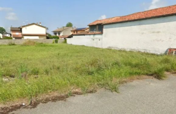 terreno edificabile in vendita a Pieve Porto Morone