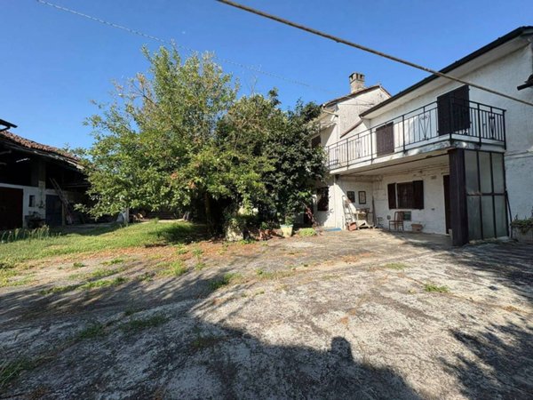 casa indipendente in vendita a Pieve Porto Morone in zona Sartorona