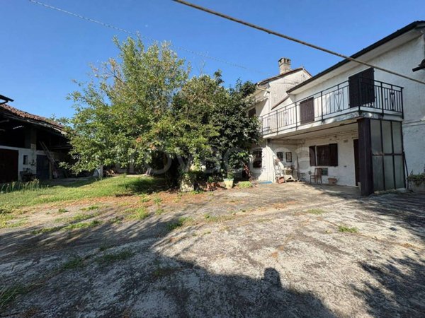 casa indipendente in vendita a Pieve Porto Morone in zona Sartorona