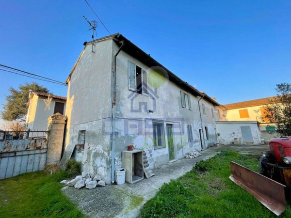 casa indipendente in vendita a Pieve Porto Morone in zona Casoni