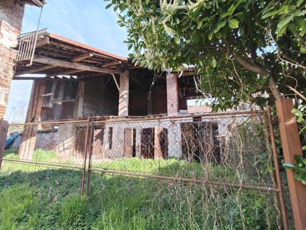 casa indipendente in vendita a Pieve Porto Morone