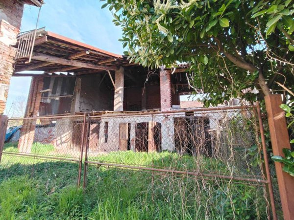 casa indipendente in vendita a Pieve Porto Morone