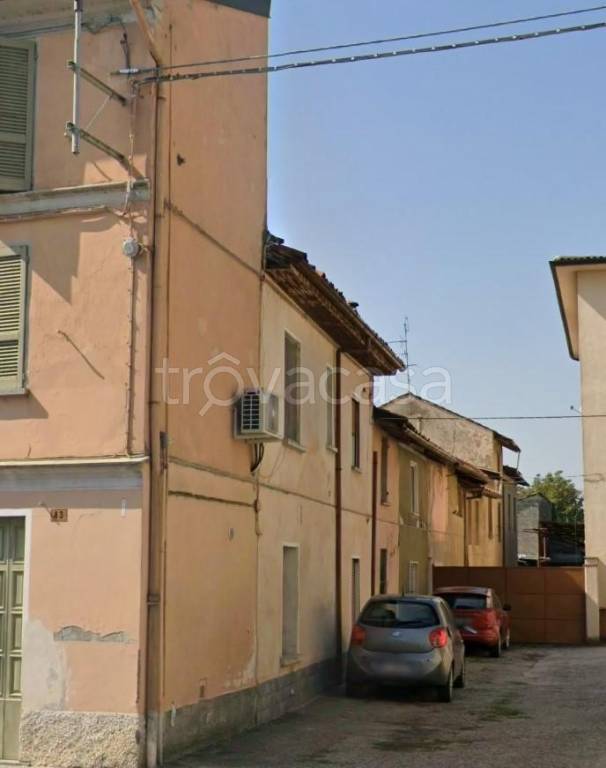 appartamento in vendita a Pieve Porto Morone in zona Mezzano