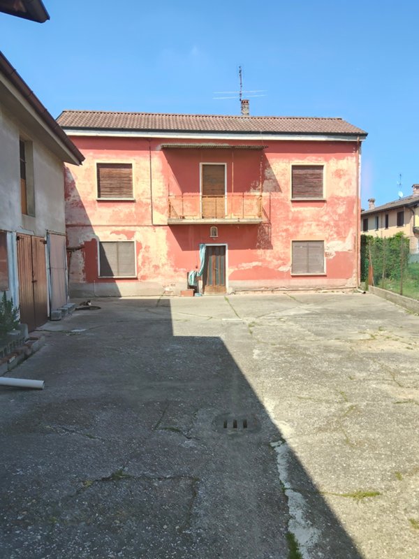 casa indipendente in vendita a Pieve Porto Morone