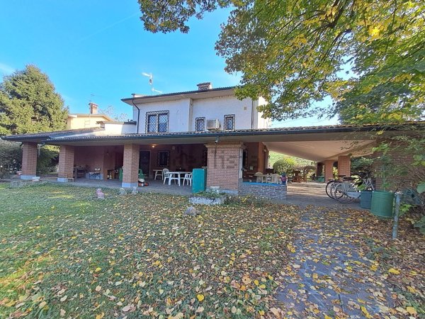 casale in vendita a Pieve Porto Morone