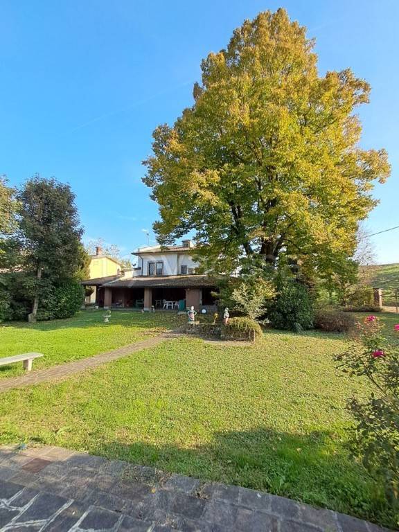 casa indipendente in vendita a Pieve Porto Morone