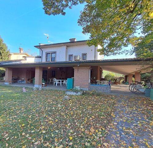 casa indipendente in vendita a Pieve Porto Morone in zona Casoni