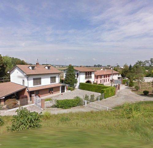 casa indipendente in vendita a Pieve Porto Morone in zona Casoni