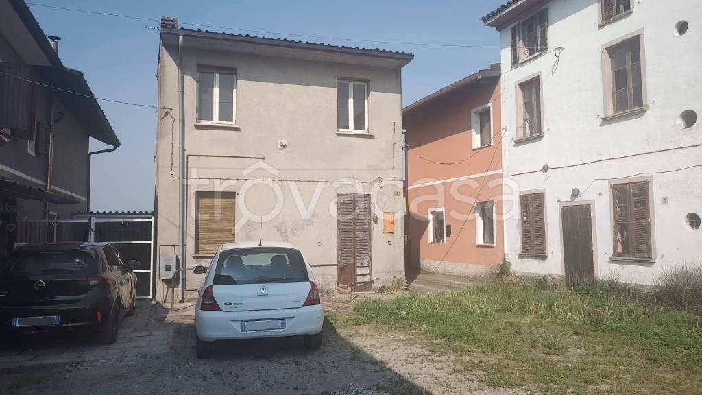 casa indipendente in vendita a Pieve Porto Morone in zona Casoni