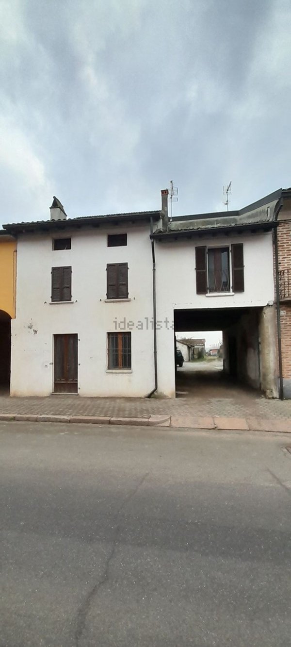 appartamento in vendita a Pieve Porto Morone in zona Mezzano