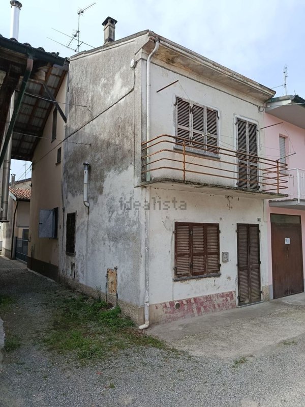 casa indipendente in vendita a Pieve Porto Morone in zona Mezzano