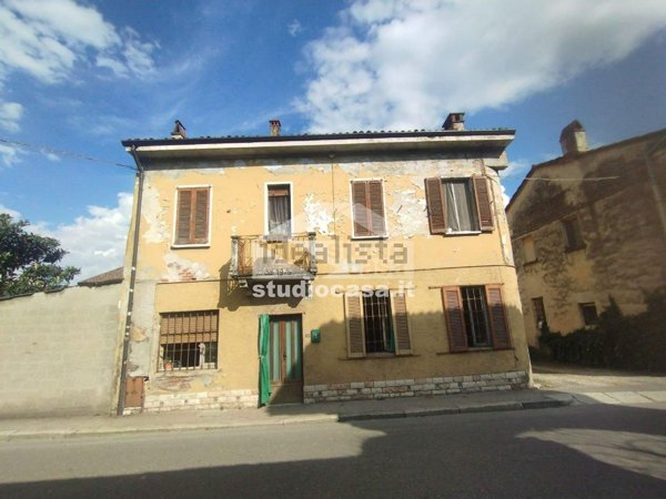 appartamento in vendita a Pieve Porto Morone in zona Mezzano
