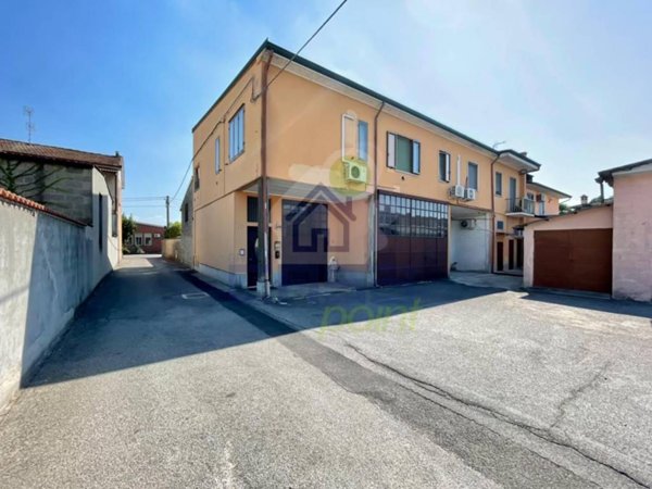 appartamento in vendita a Pieve Porto Morone in zona Mezzano