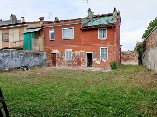 casa indipendente in vendita a Pieve Porto Morone in zona Mezzano