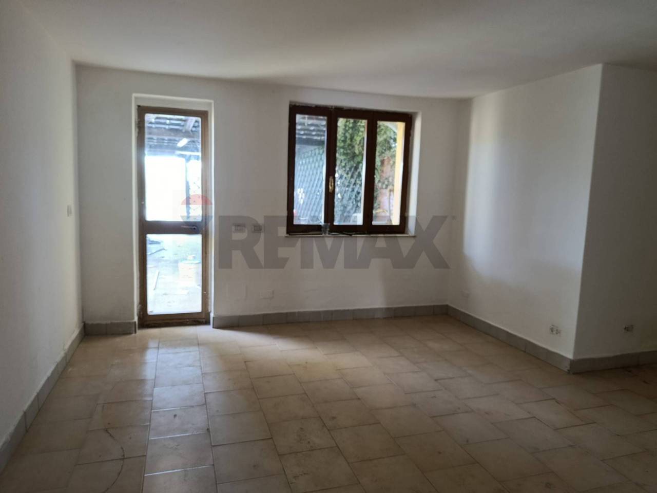 casa indipendente in vendita a Pieve Porto Morone in zona Casoni