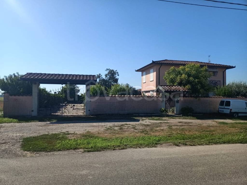casa indipendente in vendita a Pieve Porto Morone