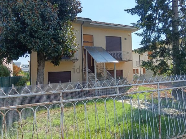 appartamento in vendita a Pieve Porto Morone in zona Mezzano