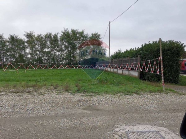 terreno edificabile in vendita a Pinarolo Po