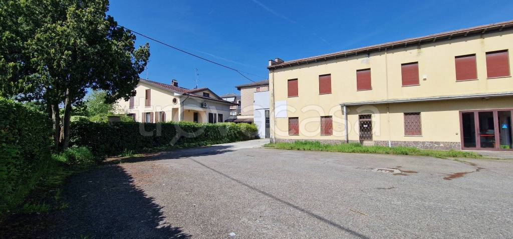 locale commerciale in vendita a Pinarolo Po