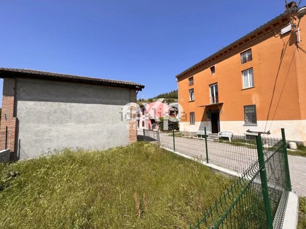 esavano in vendita a Ponte Nizza in zona Lumello