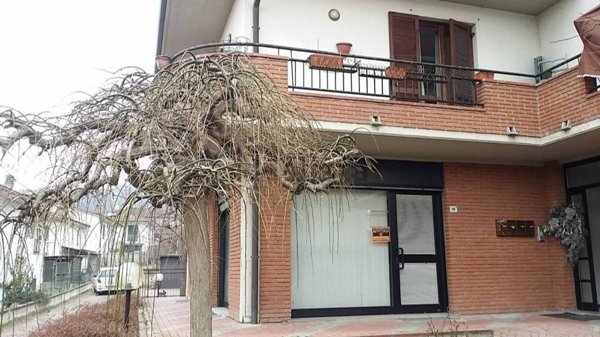 locale commerciale in vendita a Ponte Nizza