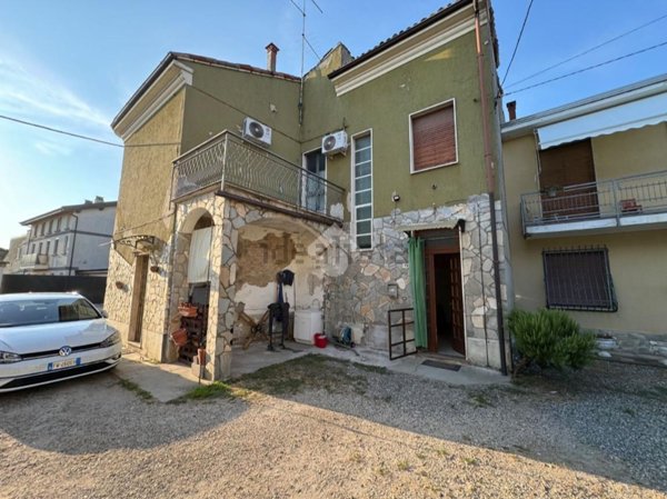 casa indipendente in vendita a Portalbera