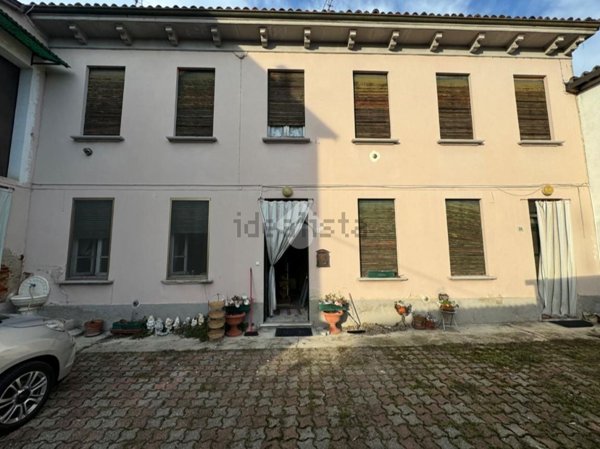 casa semindipendente in vendita a Portalbera