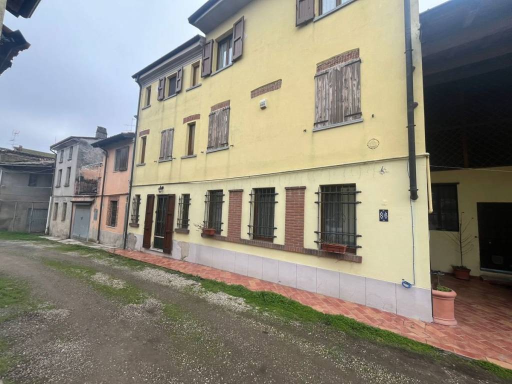 casa indipendente in vendita a Portalbera